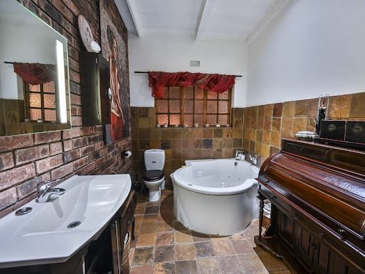 5 Bedroom Property for Sale in Waverley Free State
